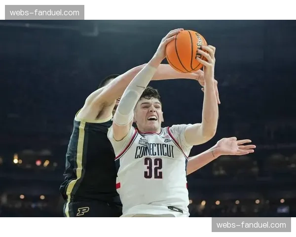 特写：UConn球星多诺万·克林根宣布参加选秀，预计前五顺位