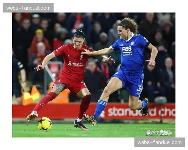 半场:利物浦1-0领先布伦特福德,范戴克领衔的防线成功切换防守模式 半场:利物浦1-0领先布伦特福德,范戴克领衔的防线成功切换防守模式